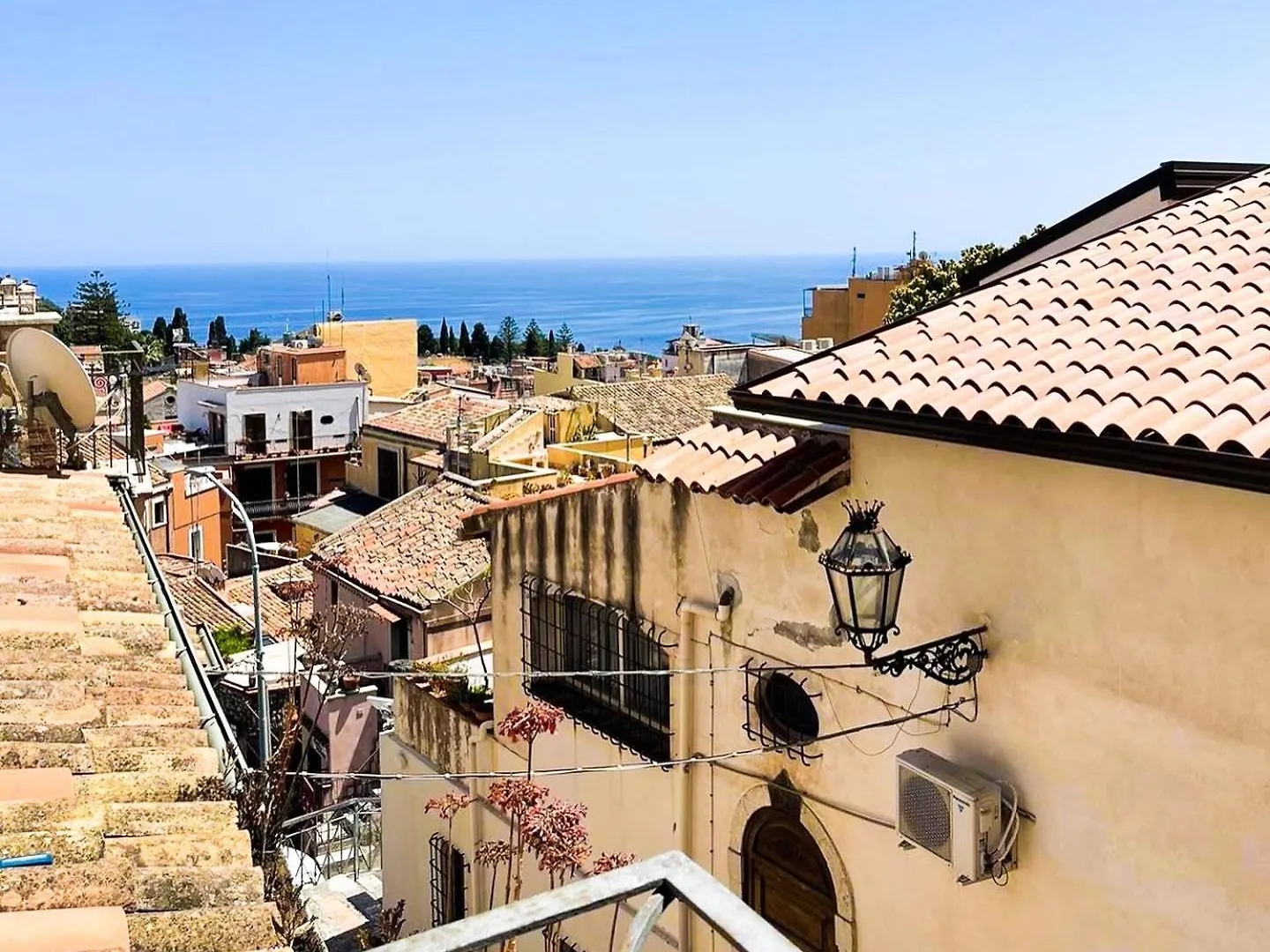 Panoramic Taormina Center Apartment
